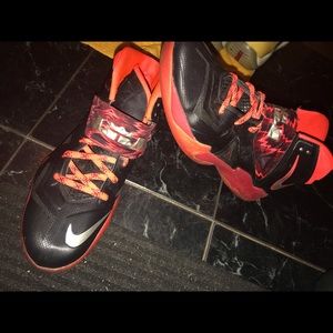 Nike Zoom Lebrons Size 11